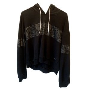 Cropped black and white hoodie with mesh fabric in the middle